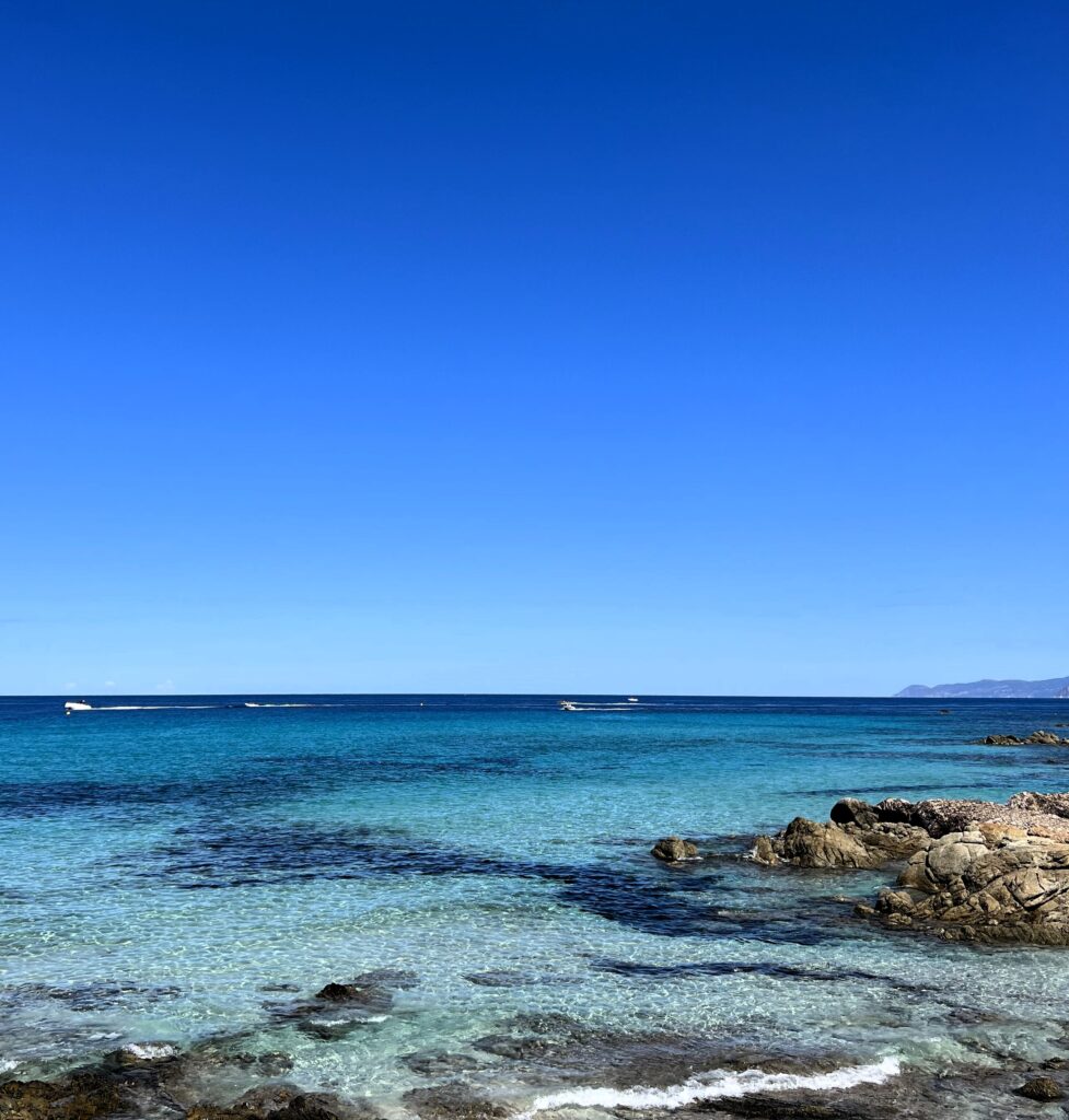 Arrivée en Bateau sur la plage de Saleccia